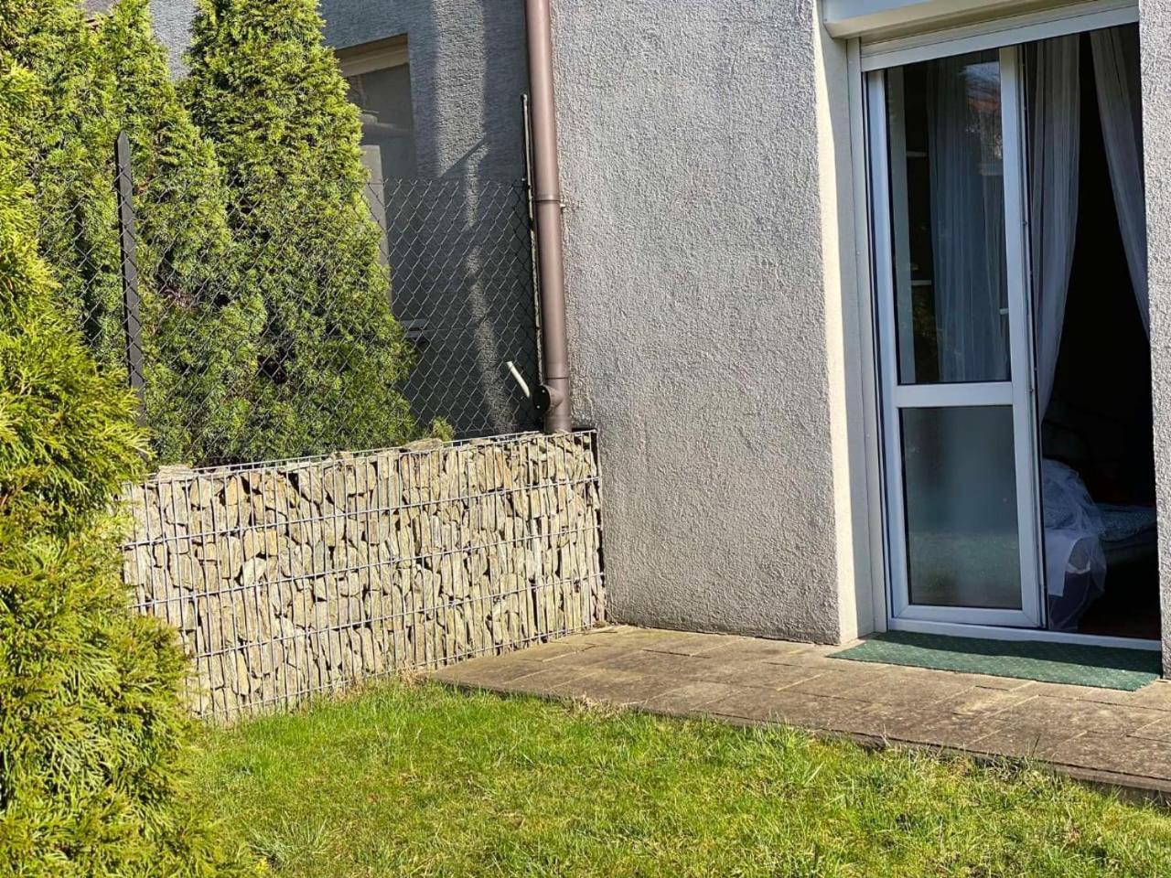 Home Studio Z Ogrodkiem Krakkó Kültér fotó